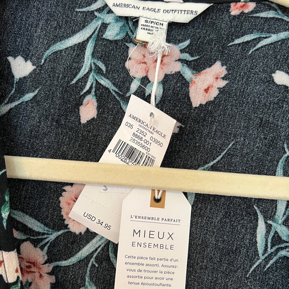 American Eagle tie front floral long sleeve top